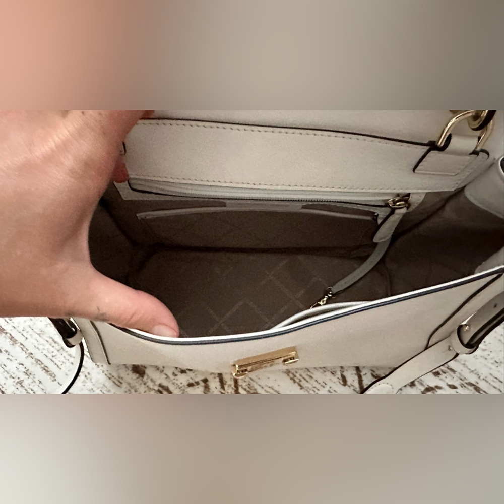 Michael Kors medium bag - Picture 6 of 8